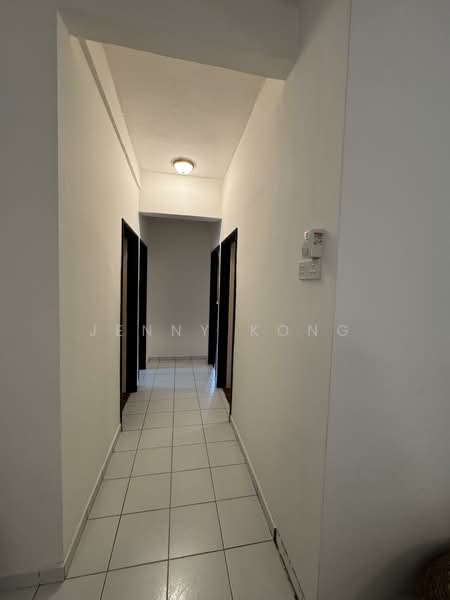 Pangsapuri untuk Dijual di Villa Indah - Jenny Kong - Corridor - PropertyGuru.com.my