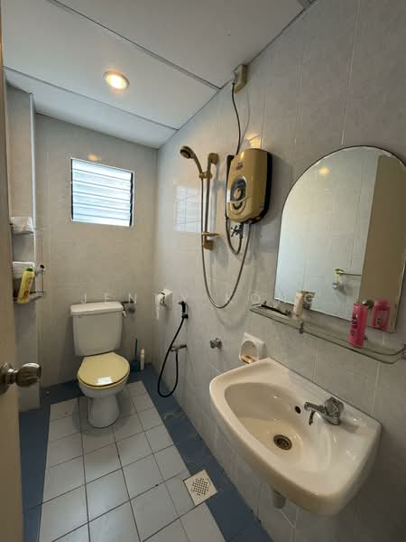 Pangsapuri untuk Dijual di Villa Indah - Jenny Kong - Bathroom - PropertyGuru.com.my