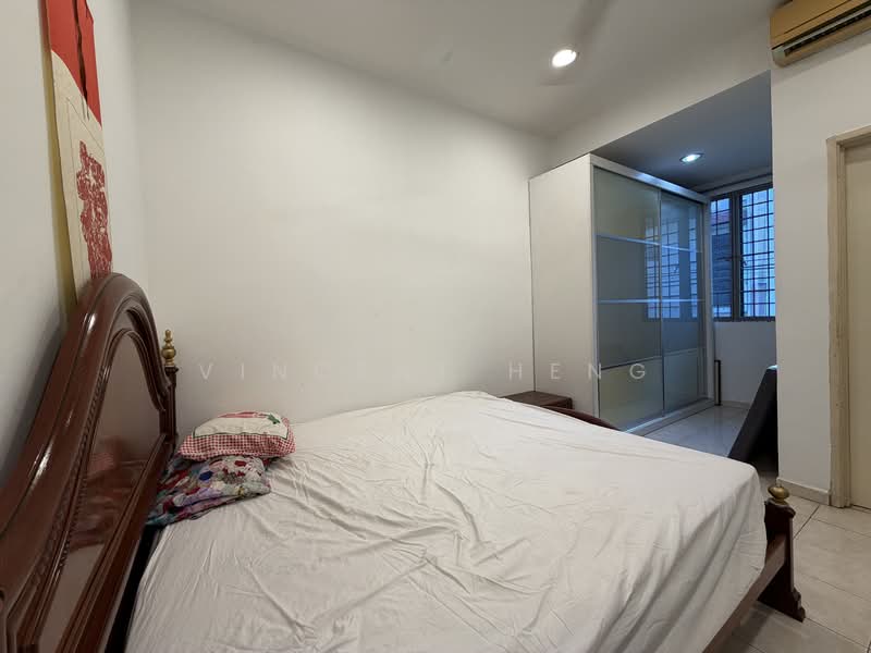 2-storey Terraced House for Sale in Bayu Damansara (Petaling Jaya) - Vincent Heng - Bedroom - PropertyGuru.com.my