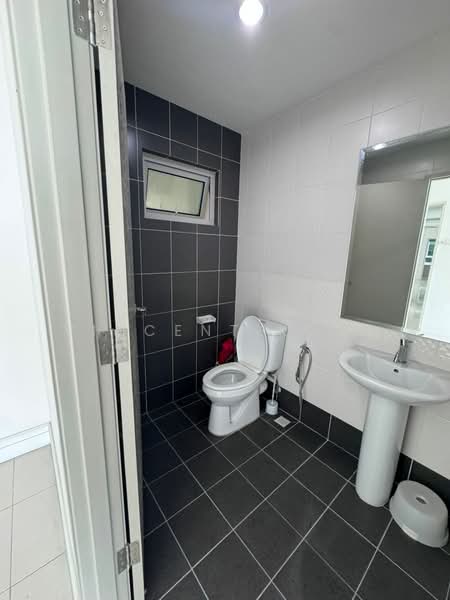 Condominium for Sale at 10 Island Resort - Vincent Koay - Bathroom - PropertyGuru.com.my