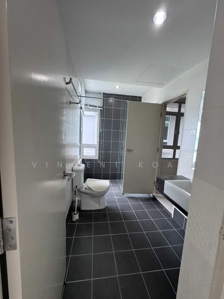Condominium for Sale at 10 Island Resort - Vincent Koay - Bathroom - PropertyGuru.com.my