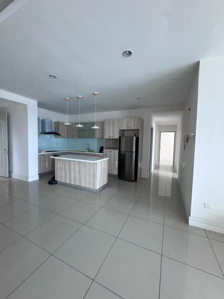 Condominium for Sale at 10 Island Resort - Vincent Koay - Kitchen - PropertyGuru.com.my