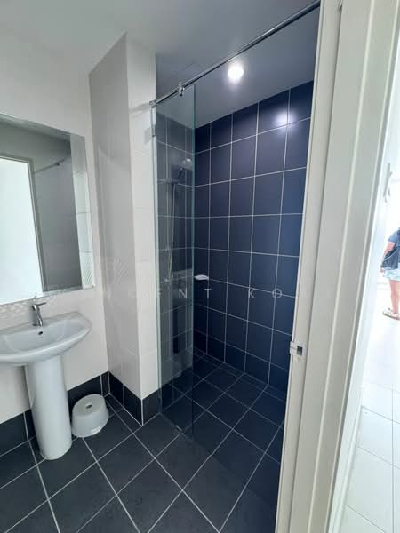 Condominium for Sale at 10 Island Resort - Vincent Koay - Bathroom - PropertyGuru.com.my