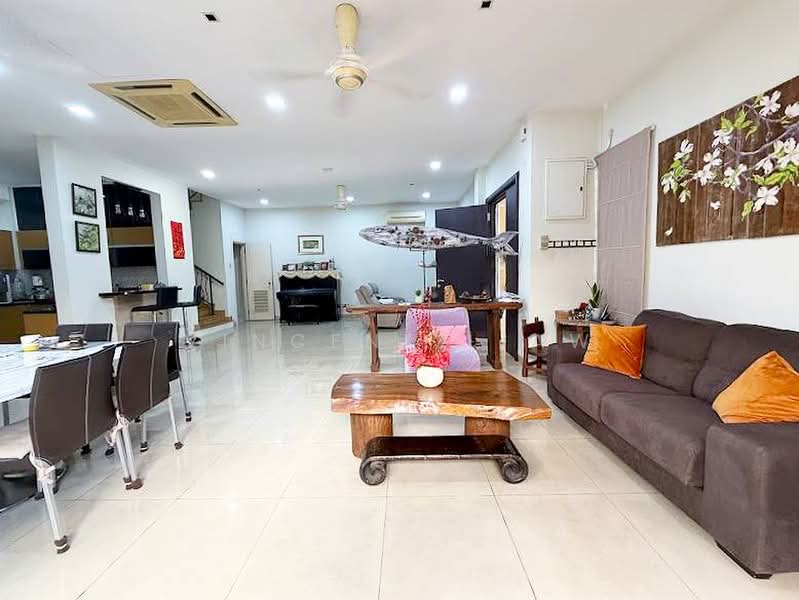 Rumah Berkembar untuk Dijual di Ara Damansara (Selangor) - Vincent Liaw - Living Room - PropertyGuru.com.my