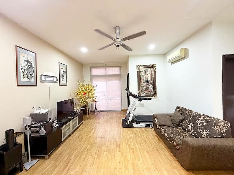 Rumah Berkembar untuk Dijual di Ara Damansara (Selangor) - Vincent Liaw - Living Room - PropertyGuru.com.my