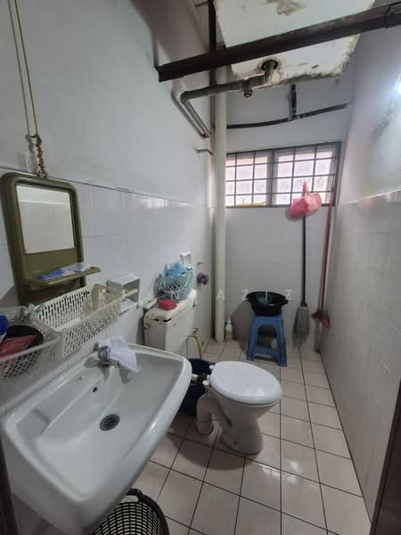 Apartment for Sale at Jasmin Apartment - Keyn Aziz - Bathroom - PropertyGuru.com.my