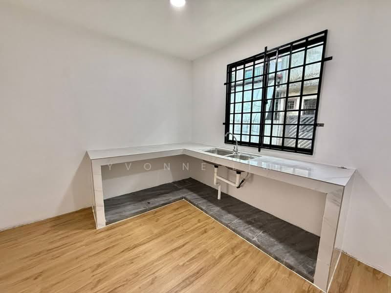 Rumah Teres 2 Tingkat untuk Dijual di Taman Molek (Johor Bahru) - Yvonne Lim - Kitchen - PropertyGuru.com.my