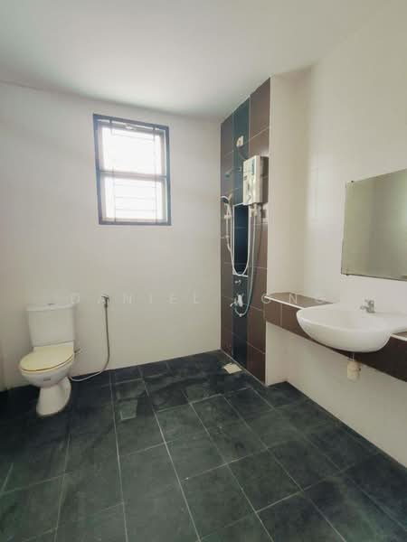 Rumah Teres 2 Tingkat untuk Dijual di Setia Tropika (Johor Bahru) - Daniel Yong - Bathroom - PropertyGuru.com.my