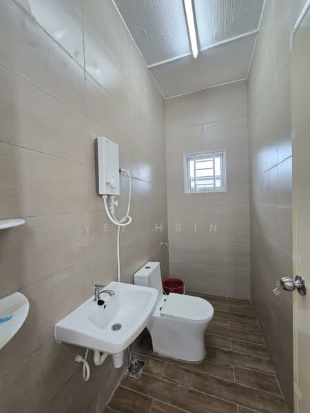 Rumah Teres 2 Tingkat untuk Disewa di Taman Pelangi (Johor Bahru) - Yee Hsin - Bathroom - PropertyGuru.com.my