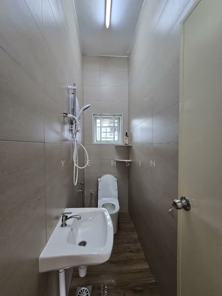 Rumah Teres 2 Tingkat untuk Disewa di Taman Pelangi (Johor Bahru) - Yee Hsin - Bathroom - PropertyGuru.com.my