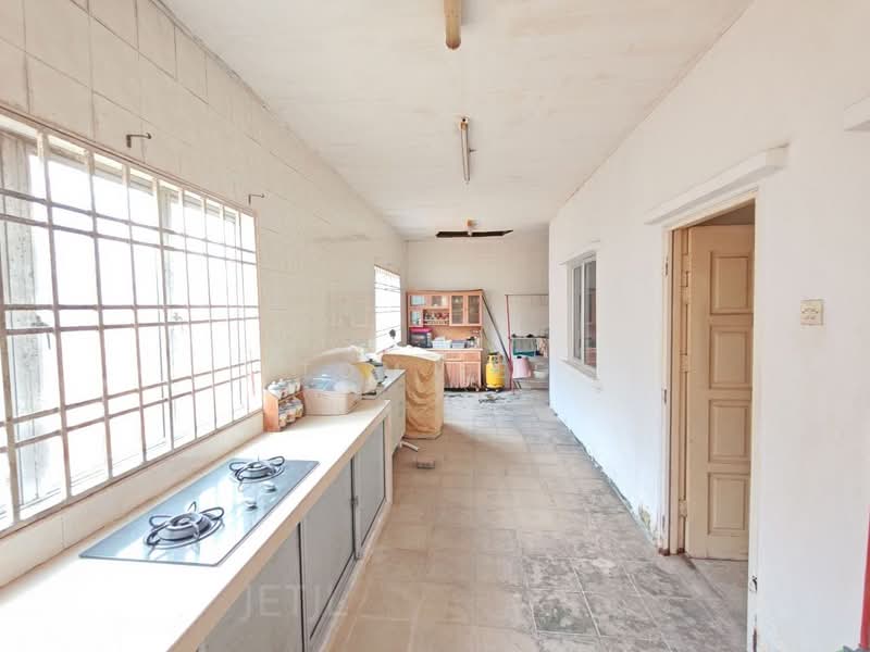 Semi-Detached House for Sale in Taman Saga (Klang) - Tom Lee - Kitchen - PropertyGuru.com.my