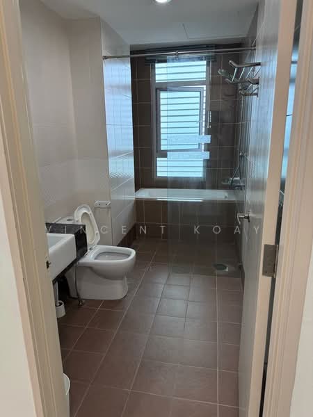 Condominium for Sale at 10 Island Resort - Vincent Koay - Bathroom - PropertyGuru.com.my
