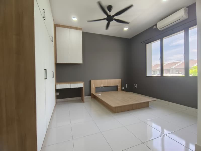 Rumah Teres 2 Tingkat untuk Disewa di Rawang (Selangor) - Lau Ia Ein - Bedroom - PropertyGuru.com.my