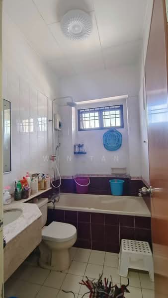 Rumah Teres 2 Tingkat untuk Dijual di Bandar Seri Alam (Masai) - Win Tan - Bathroom - PropertyGuru.com.my