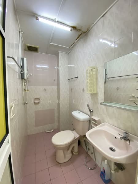 Apartment for Rent at Pangsapuri Sri Alpinia - John Khaw - Bathroom - PropertyGuru.com.my