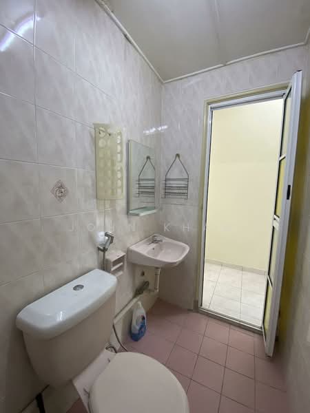 Apartment for Rent at Pangsapuri Sri Alpinia - John Khaw - Bathroom - PropertyGuru.com.my