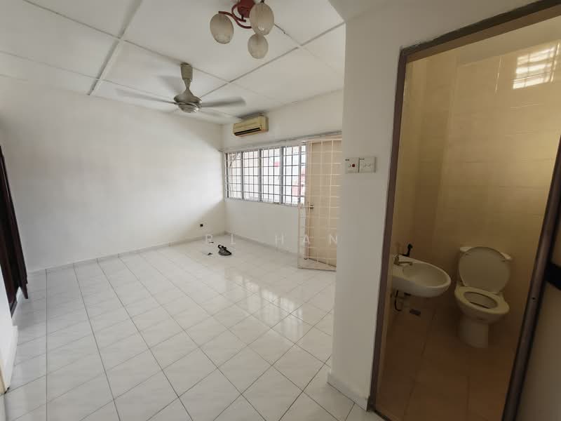 Rumah Teres 2 Tingkat untuk Dijual di SS18 (Subang Jaya) - RL Han - Bathroom - PropertyGuru.com.my