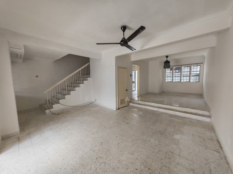 Rumah Teres 2 Tingkat untuk Dijual di SS18 (Subang Jaya) - RL Han - Living Room - PropertyGuru.com.my