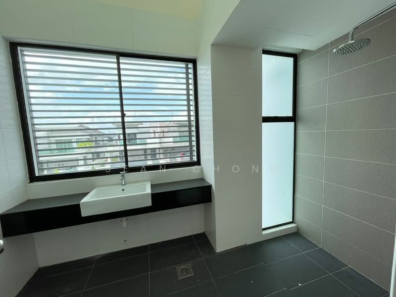 Cluster House for Sale in Taman Adda Heights (Tebrau) - Sean Chong - Bathroom - PropertyGuru.com.my