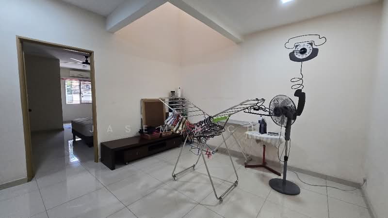 Rumah Teres 2 Tingkat untuk Dijual di Taman Petaling (Kepong) - Jasemin Chia - Living Room - PropertyGuru.com.my