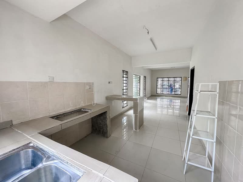 Rumah Teres 2 Tingkat untuk Disewa di Rawang (Selangor) - Lau Ia Ein - Kitchen - PropertyGuru.com.my