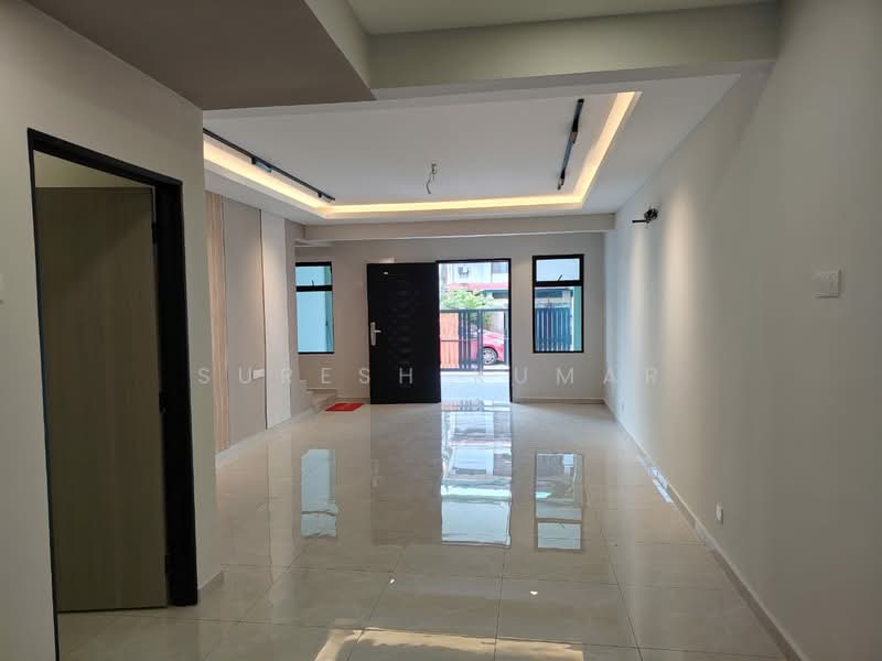 Terraced House for Sale in TAMAN PUCHONG UTAMA (Puchong) - Suresh Kumar - Entrance - PropertyGuru.com.my