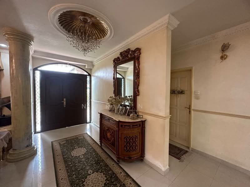Rumah Banglo untuk Dijual di Seksyen 13 (Shah Alam) - Nurain . - Entrance - PropertyGuru.com.my