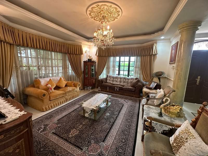 Rumah Banglo untuk Dijual di Seksyen 13 (Shah Alam) - Nurain . - Living Room - PropertyGuru.com.my