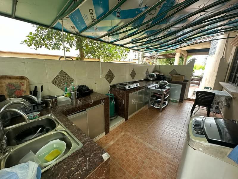 Rumah Banglo untuk Dijual di Seksyen 13 (Shah Alam) - Nurain . - Kitchen - PropertyGuru.com.my