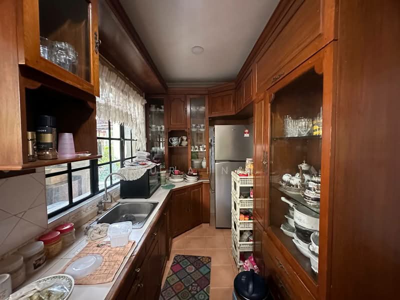 Rumah Banglo untuk Dijual di Seksyen 13 (Shah Alam) - Nurain . - Kitchen - PropertyGuru.com.my