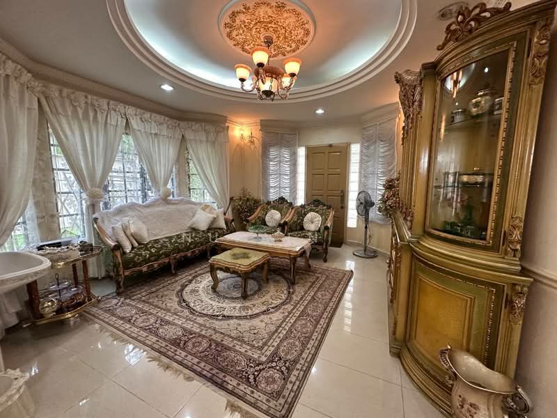 Rumah Banglo untuk Dijual di Seksyen 13 (Shah Alam) - Nurain . - Living Room - PropertyGuru.com.my