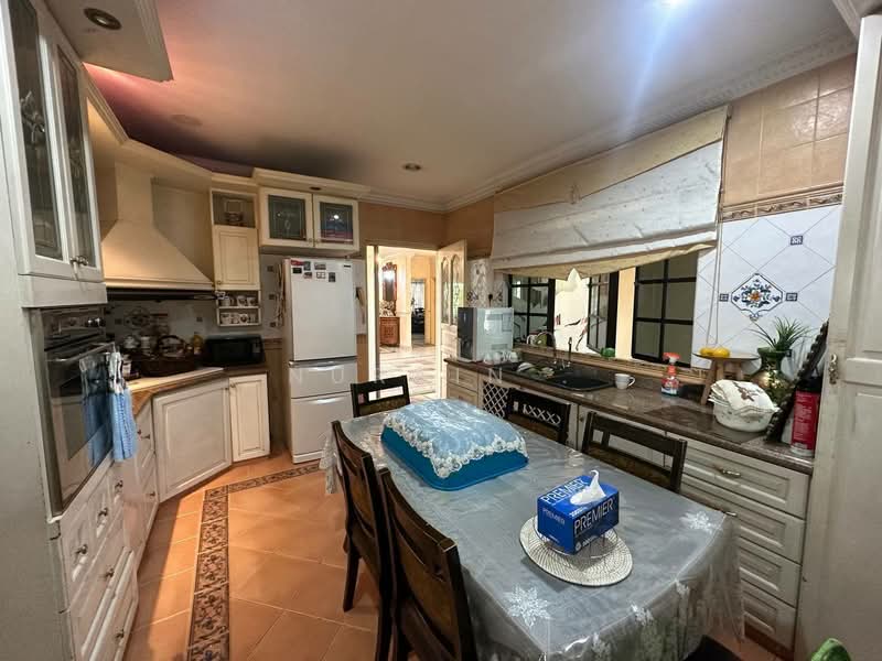 Rumah Banglo untuk Dijual di Seksyen 13 (Shah Alam) - Nurain . - Kitchen - PropertyGuru.com.my