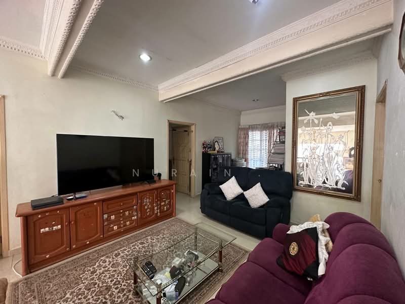 Rumah Banglo untuk Dijual di Seksyen 13 (Shah Alam) - Nurain . - Living Room - PropertyGuru.com.my
