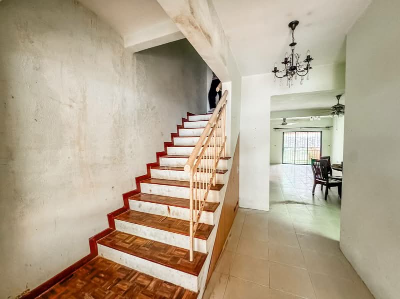 2-storey Terraced House for Sale in Bandar Country Homes (Rawang) - Nazrin Hakimin - Entrance - PropertyGuru.com.my