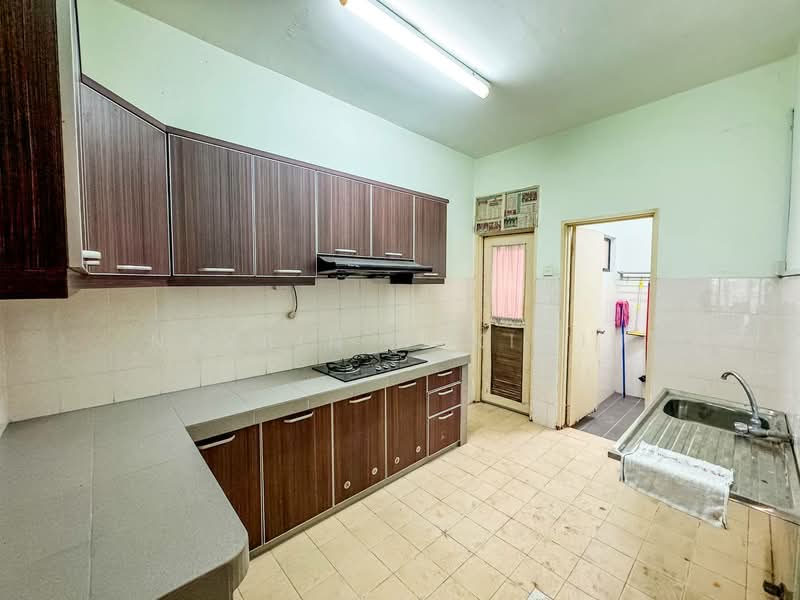 2-storey Terraced House for Sale in Bandar Country Homes (Rawang) - Nazrin Hakimin - Kitchen - PropertyGuru.com.my