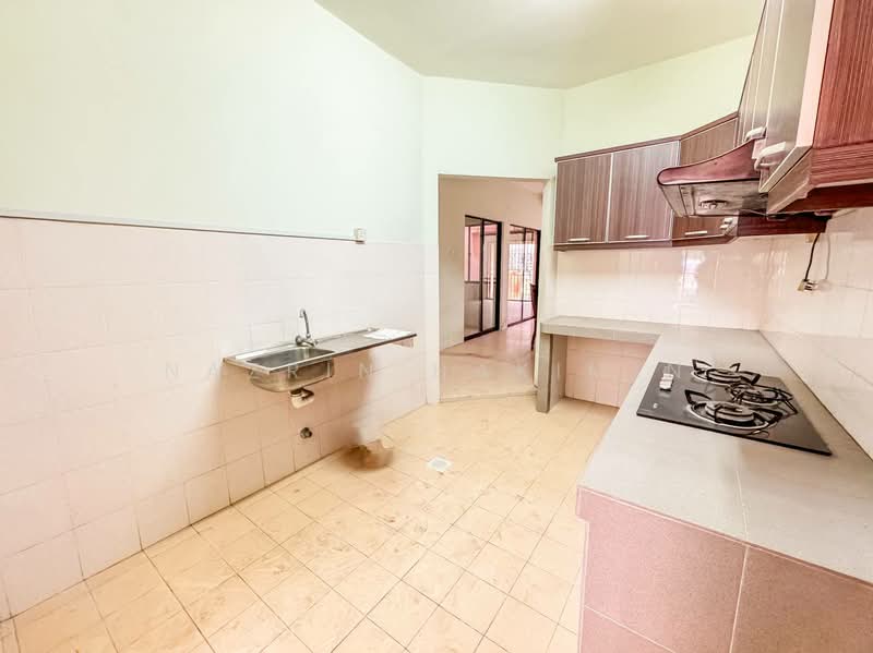 2-storey Terraced House for Sale in Bandar Country Homes (Rawang) - Nazrin Hakimin - Kitchen - PropertyGuru.com.my