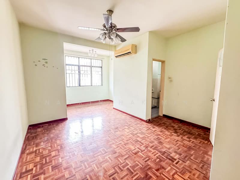2-storey Terraced House for Sale in Bandar Country Homes (Rawang) - Nazrin Hakimin - Living Room - PropertyGuru.com.my