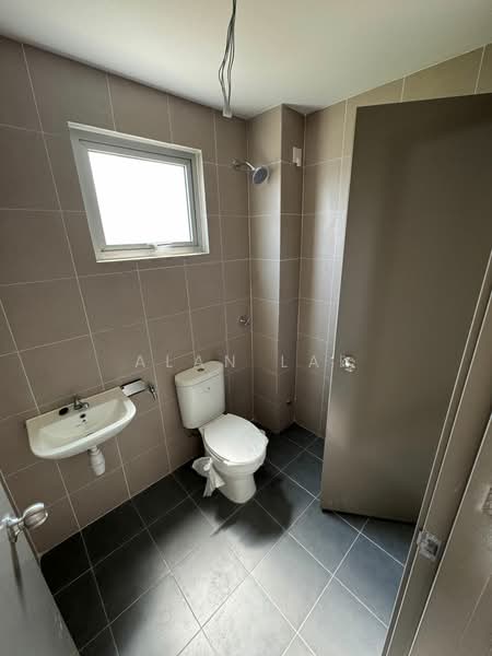 Rumah Teres 2 Tingkat untuk Dijual di Kampung Selangor Dredging (Dengkil) - Alan Lai - Bathroom - PropertyGuru.com.my