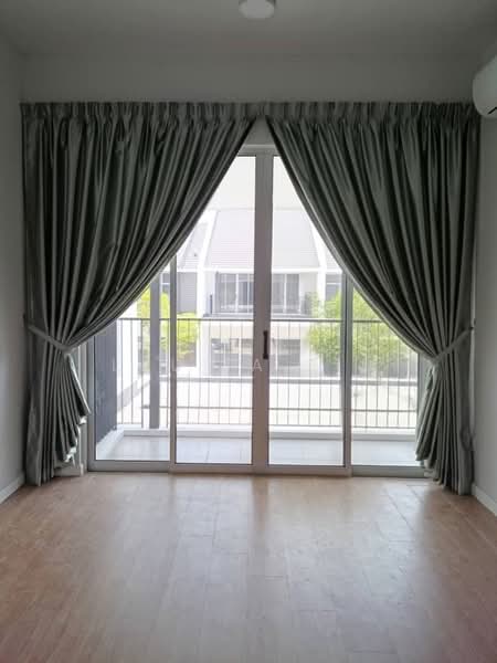 Rumah Teres 2 Tingkat untuk Disewa di Rawang (Selangor) - Lau Ia Ein - Balcony - PropertyGuru.com.my