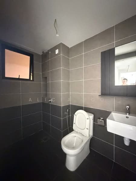 Service Residence for Sale at D'Clover Residences - Alicia Soo - Bathroom - PropertyGuru.com.my