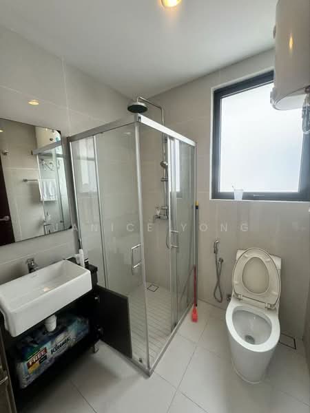 Kondominium untuk Disewa di Amberside @ Country Garden Danga Bay - Janice Yong - Bathroom - PropertyGuru.com.my