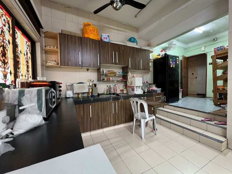 Semi-Detached House for Sale in Subang Jaya (Selangor) - Zaty Jasmin - Kitchen - PropertyGuru.com.my