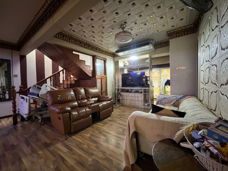 Semi-Detached House for Sale in Subang Jaya (Selangor) - Zaty Jasmin - Living Room - PropertyGuru.com.my