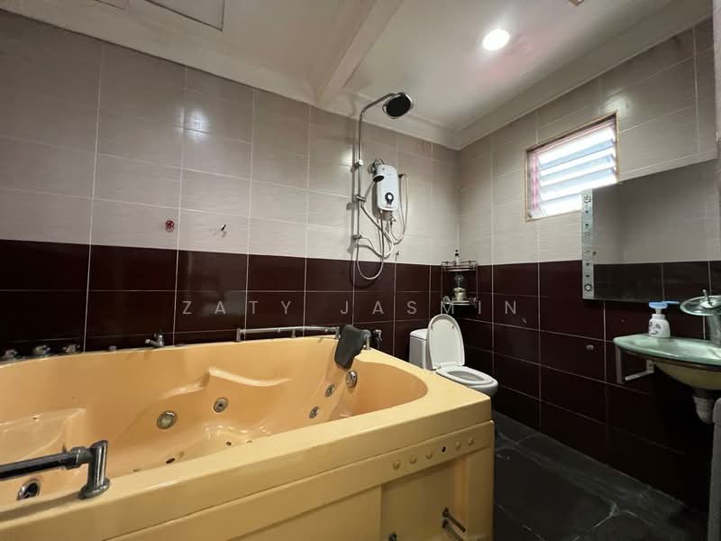 Semi-Detached House for Sale in Subang Jaya (Selangor) - Zaty Jasmin - Bathroom - PropertyGuru.com.my