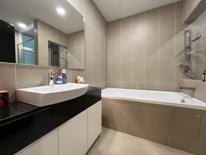 Kondominium untuk Dijual di Gurney Paragon - Allan Goh - Bathroom - PropertyGuru.com.my