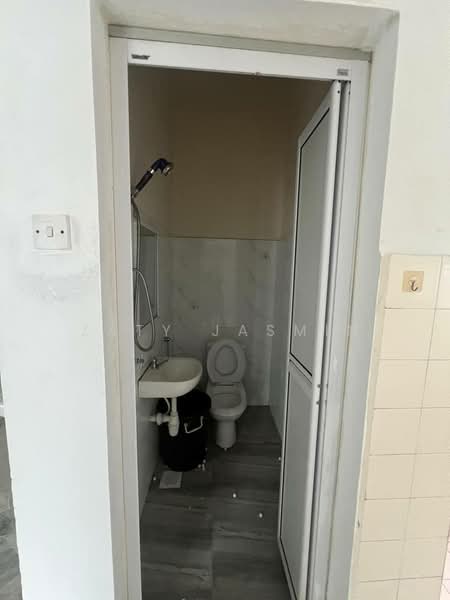 1-storey Terraced House for Sale in Bandar Sri Damansara (Selangor) - Zaty Jasmin - Bathroom - PropertyGuru.com.my