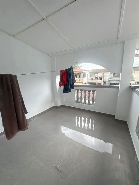 Rumah Teres 2 Tingkat untuk Dijual di Taman Tuanku Ampuan Najihah (Sungai Gadut) - Nazrin Hakimin - Balcony - PropertyGuru.com.my
