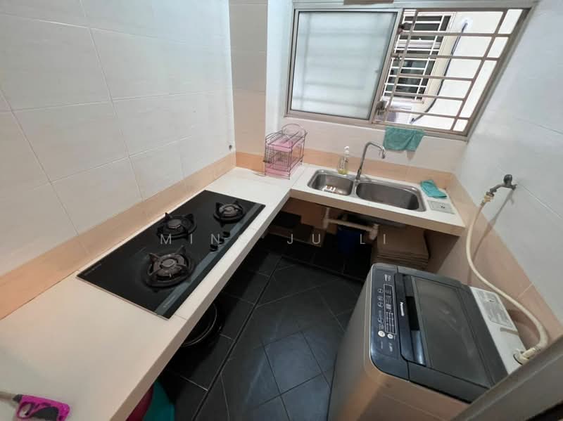Condominium for Sale at Platinum Lake PV 13 - Ming Ju Li - Kitchen - PropertyGuru.com.my