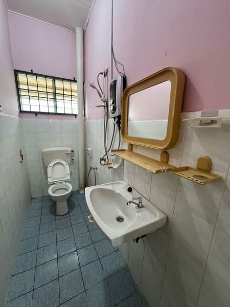 Rumah Teres untuk Disewa di Bandar Kinrara (Selangor) - Eric Siew - Bathroom - PropertyGuru.com.my
