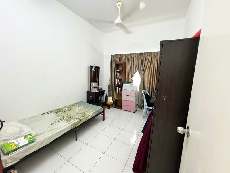2-storey Terraced House for Sale in Semenyih (Selangor) - Eugene Choy - Bedroom - PropertyGuru.com.my